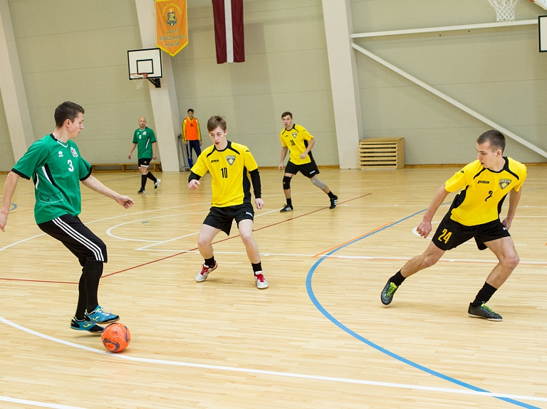 Robežsargiem pārliecinoša uzvara futbolā

