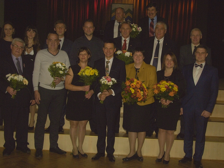 Apbalvoti konkursa "Gada labākais NVO 2015" laureāti

