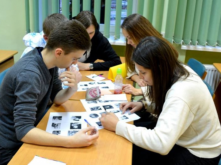 DU sacentās skolēni un studenti spēlē "Kas? Kur? Kad?"

