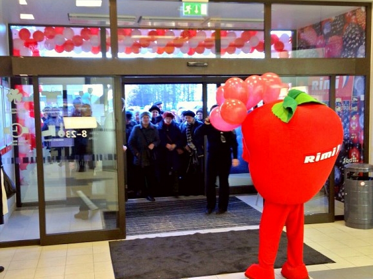 Pēc rekonstrukcijas atklāts Rimi hipermārkets A.Deglava ielā

