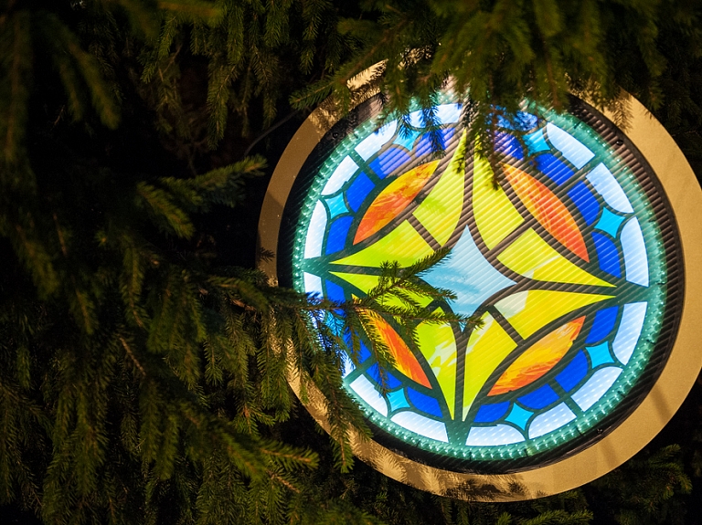 Atklāj Ziemassvētku egļu ceļu

