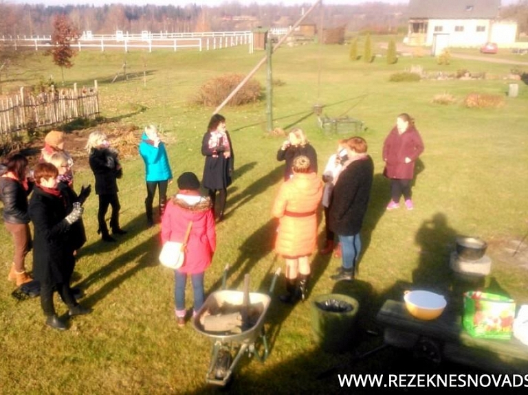 Viesi no Zviedrijas iepazīst Rēzeknes novada pirmsskolas izglītības iestāžu darbu

