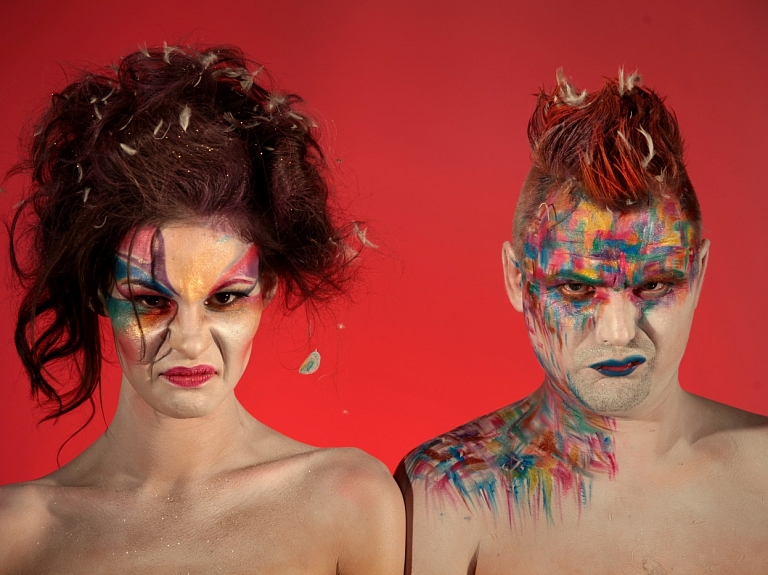 Grupa RYGA un aktrise Ieva Segliņa nebaidās izskatīties smieklīgi

