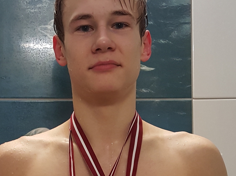 Rēzekniešiem panākumi peldēšanā

