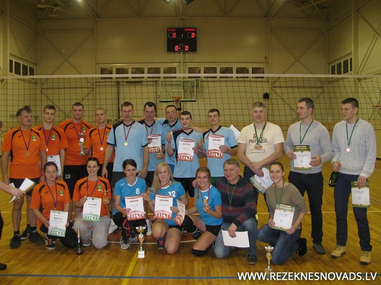 Vērēmu pagasta kauss volejbolā jauktajām komandām noslēdzās ar "BB Makašāni" uzvaru

