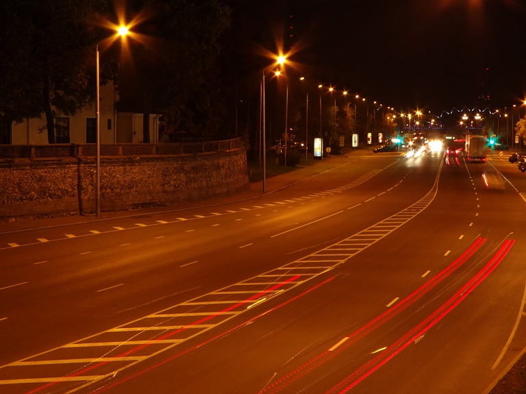 Slēgs satiksmi 11.novembra krastmalā

