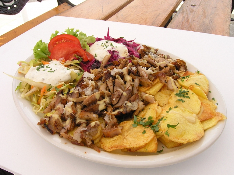 Šogad brīvpusdienas varēs saņemt visi Rīgas pašvaldības skolu audzēkņi no trūcīgām ģimenēm