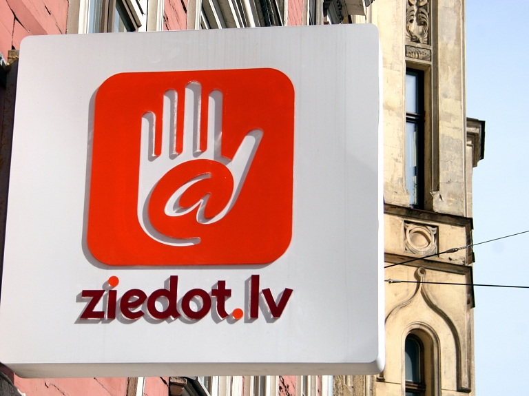 Portālā "ziedot.lv" aicina palīdzēt sirmgalvēm no ugunsgrēka skartā nama Buru ielā

