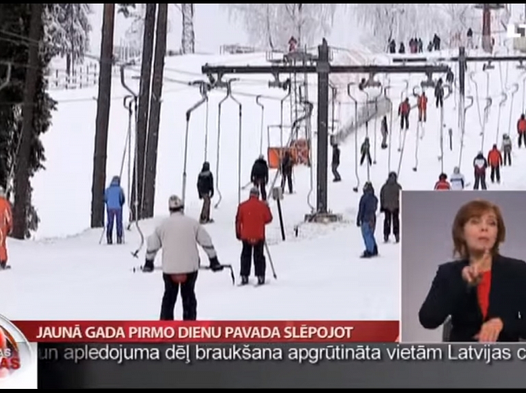 Jaunā gada pirmo dienu pavada slēpojot

