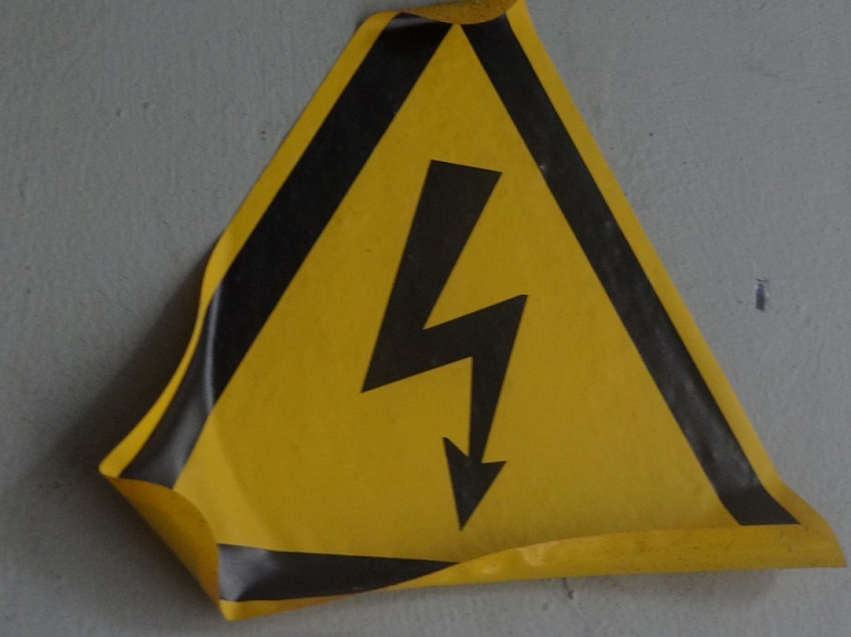 Ap 1300 mājsaimniecībām Rīgā traucēta elektroapgāde

