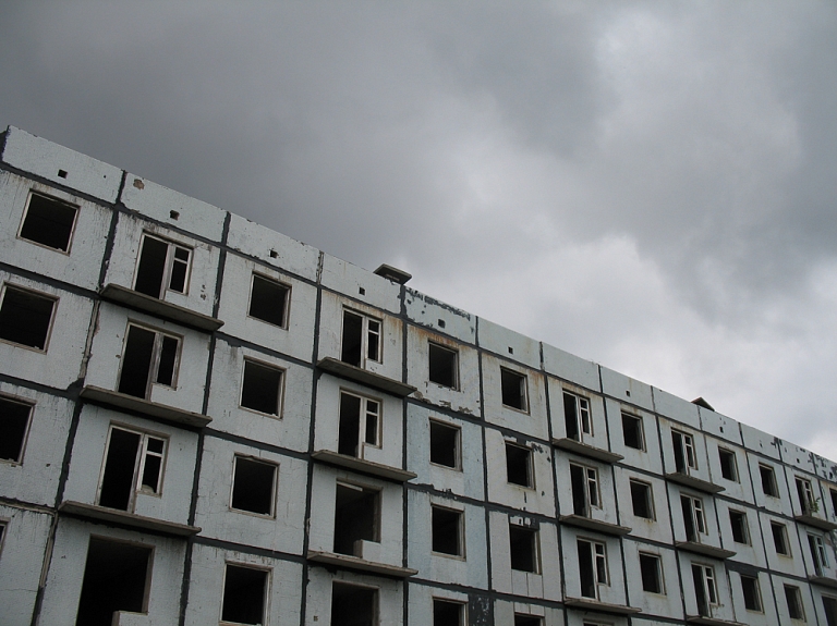 Pērn 229 graustiem Rīgā piemērota paaugstinātā nekustamā īpašuma nodokļa likme

