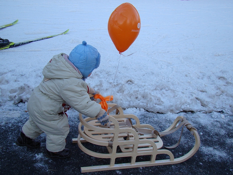 VVD aicina nepieļaut Deglava ielas kalna izmantošanu "ziemas priekiem"

