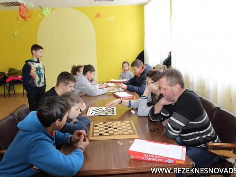 Feimaņu pagastā noskaidroti dambretes turnīra 2016 uzvarētāji

