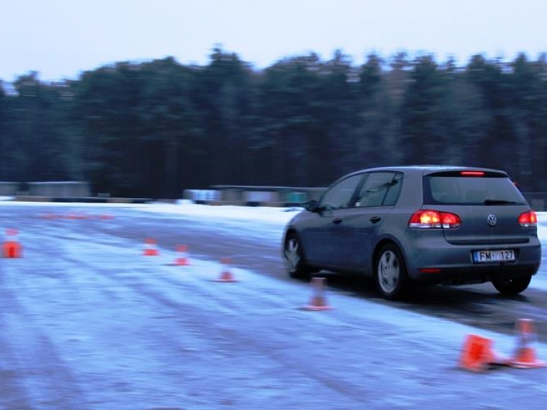 Biķernieku trasē turpina drošas braukšanas konsultācijas

