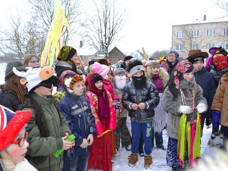 Svjatki jeb svēto dienu svinēšana Biķernieku pamatskolā

