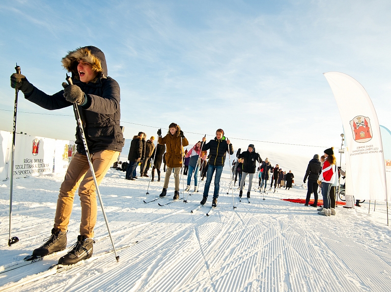 Atklāta jaunizveidotā slēpošanas trase Purvciemā

