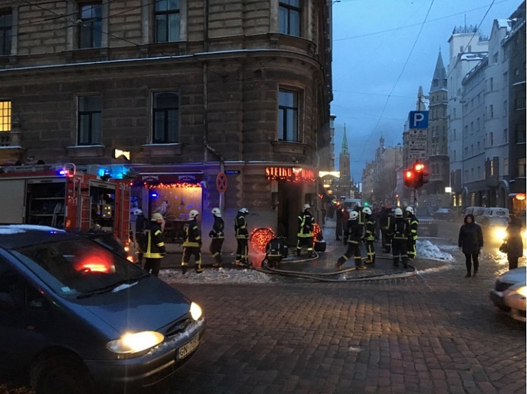 Rīgā aizdedzies populārais restorāns "Steiku Haoss"