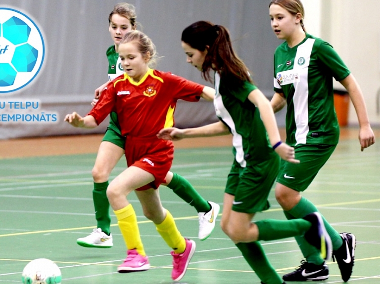 Rēzeknē tikušās Latvijas meiteņu telpu futbola čempionāta U-14 grupas komandas

