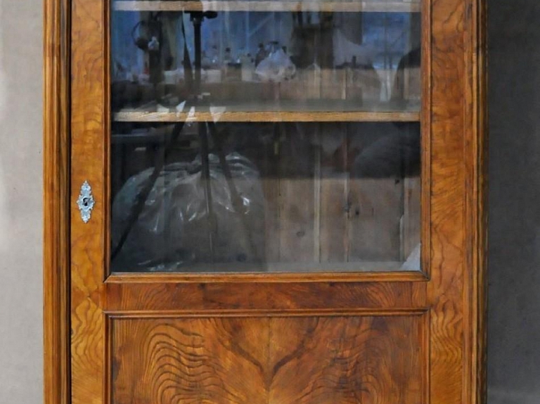 Bērzgales muzejā tiek restaurētas Antona Rupaiņa mēbeles

