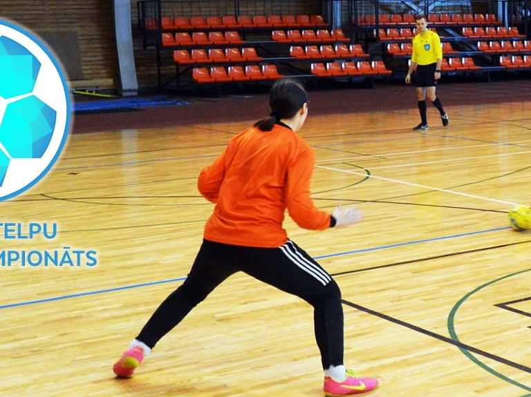 Latvijas meiteņu telpu futbola čempionāts vecākajā grupā iesācies ar spraigiem rezultātiem

