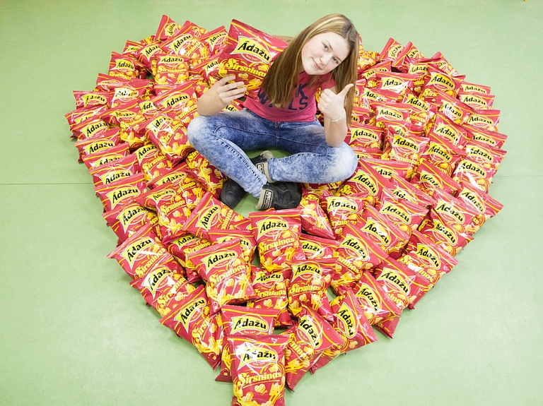 10 000 cilvēki iebalso atpakaļ veikalu plauktos "Ādažu Čipsu" Sirsniņas

