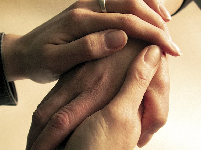 Cenšas atrast audžuvecākus 16 gadus vecam puisim no Afganistānas

