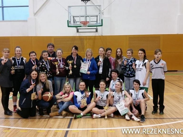 Rēzeknes novada sieviešu komandu basketbola spēles un panākumi


