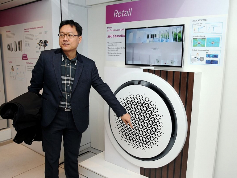 Rīgā ieradusies "Samsung" ceļojošā tehnoloģiju izstāde

