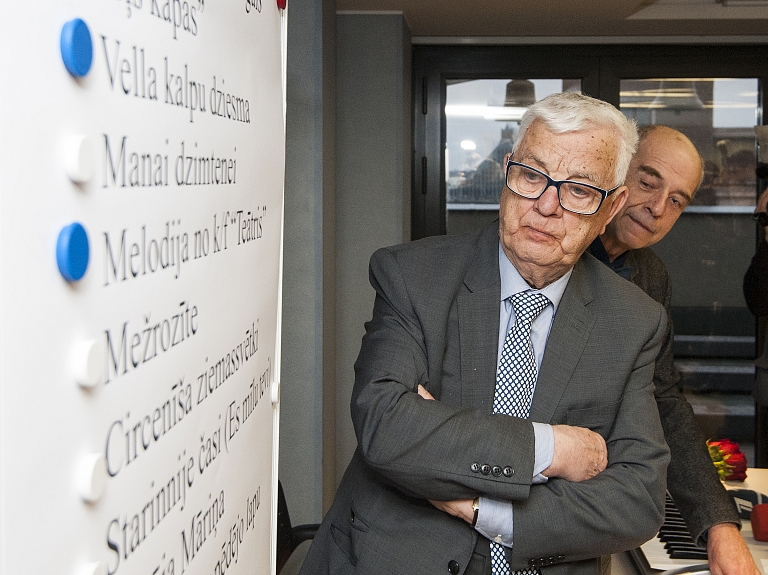 Rātsnama zvani sāk atskaņot Maestro Raimonda Paula melodijas

