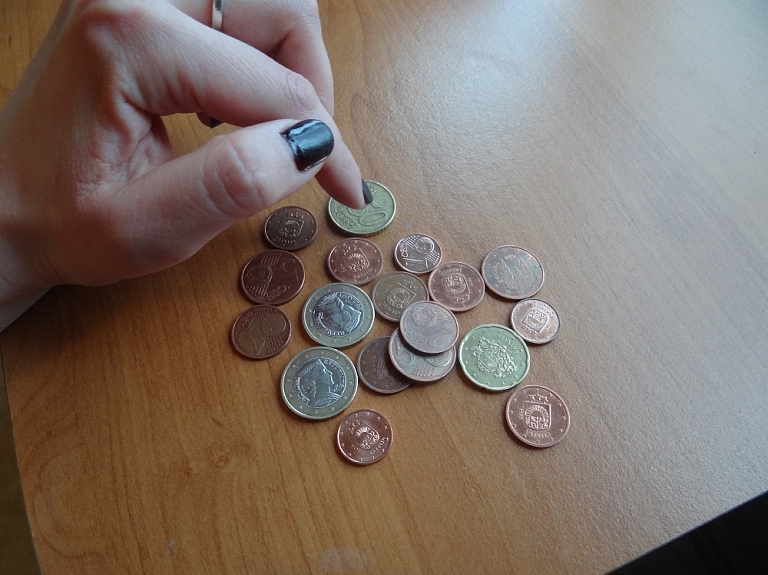 Rīgā noteiks maksu par vēlētāja paraksta apliecināšanu 1,18 eiro apmērā

