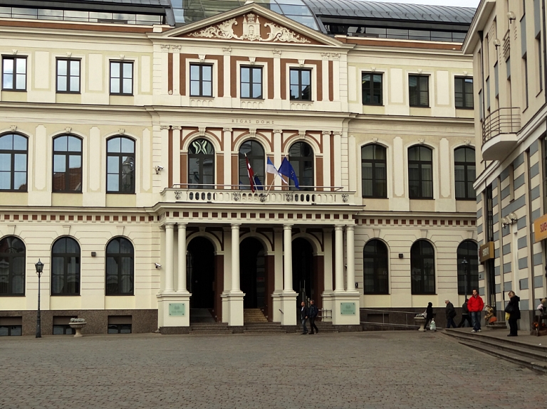 Rīgas domes Satiksmes departaments pērn decembrī iztērējis 16 000 eiro informācijas izvietošanai laikrakstā "Vesti"

