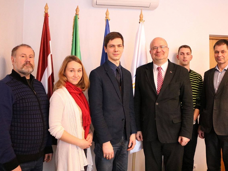 Valkas pašvaldība noslēdz sadarbības līgumu ar Rīgas Tehnisko universitāti

