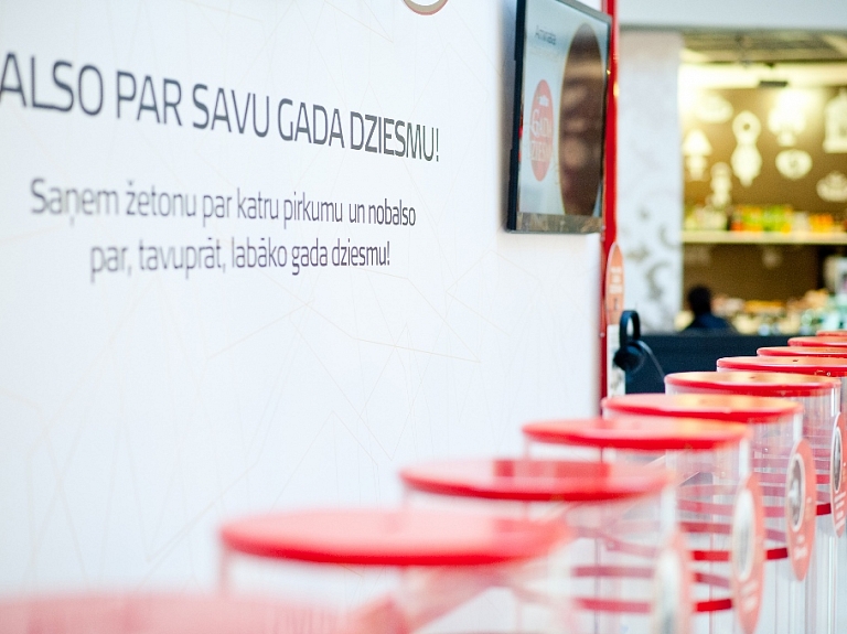 Par Alfas Gada dziesmas titulu cīnās desmit dziesmas

