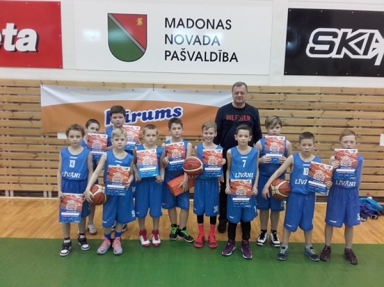 Līvānu jaunajiem basketbolistiem uzvaras Madonā

