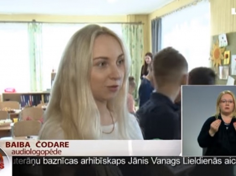 Rēzeknē bērni ar autismu apgūst svētku tradīcijas

