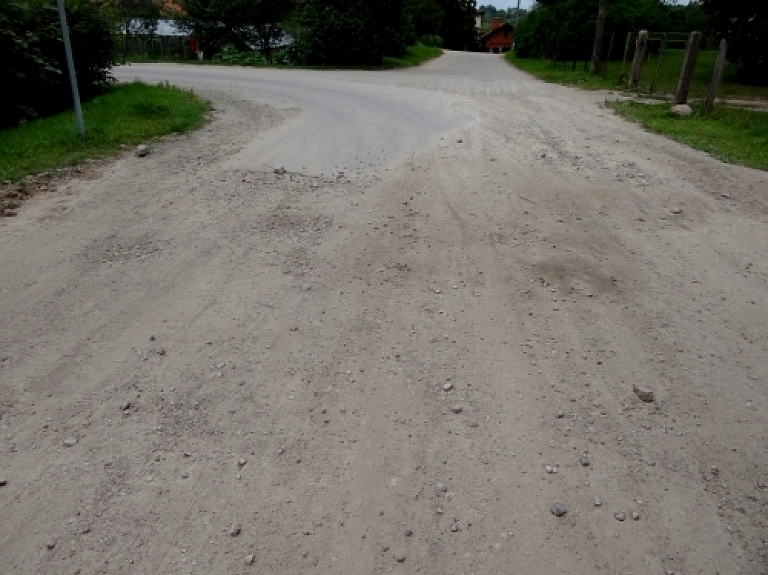 Pašvaldība lūdz Satiksmes ministriju sākt autoceļa Valka-Vireši pārbūvi

