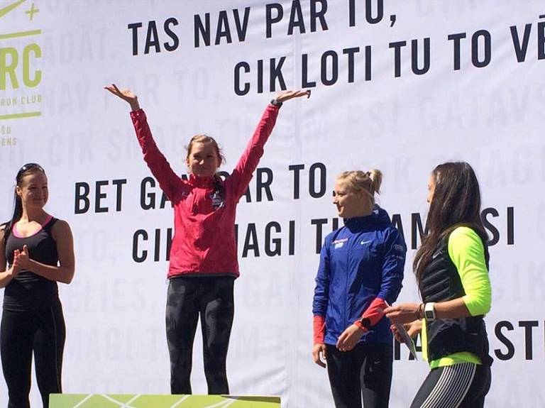 Līvānu VK sportiste Kitija Valtere palīdzēja Latvijas izlasei uzvarēt Baltijas valstu konkurencē
