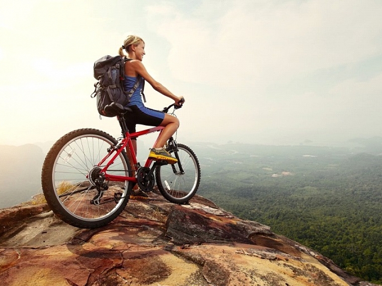 Ergonomiski kalnu velosipēdi – Tavi partneri, braucot pa meža takām, pilsētvidi un bezceļiem

