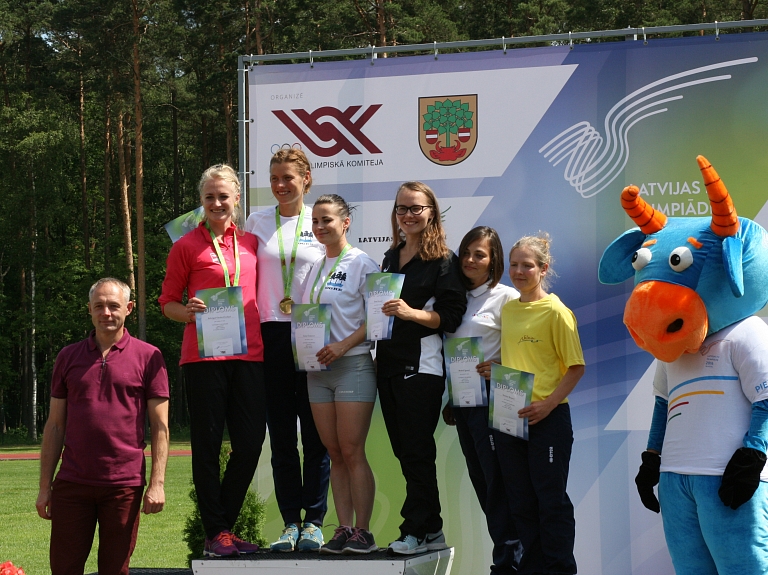 Līvāniete Solveiga Ozola-Ozoliņa sasniedz personīgo rekordu un izcīna sudraba godalgu