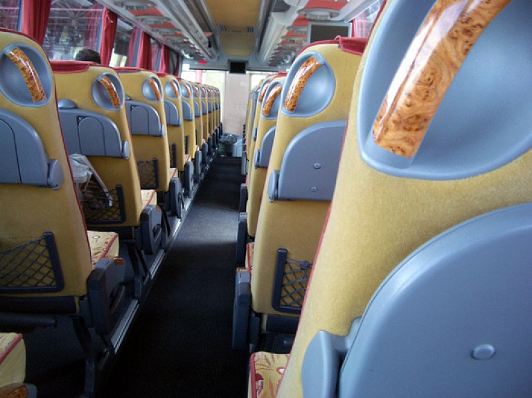 Alūksnē kursēs bezmaksas autobusi uz kapsētu

