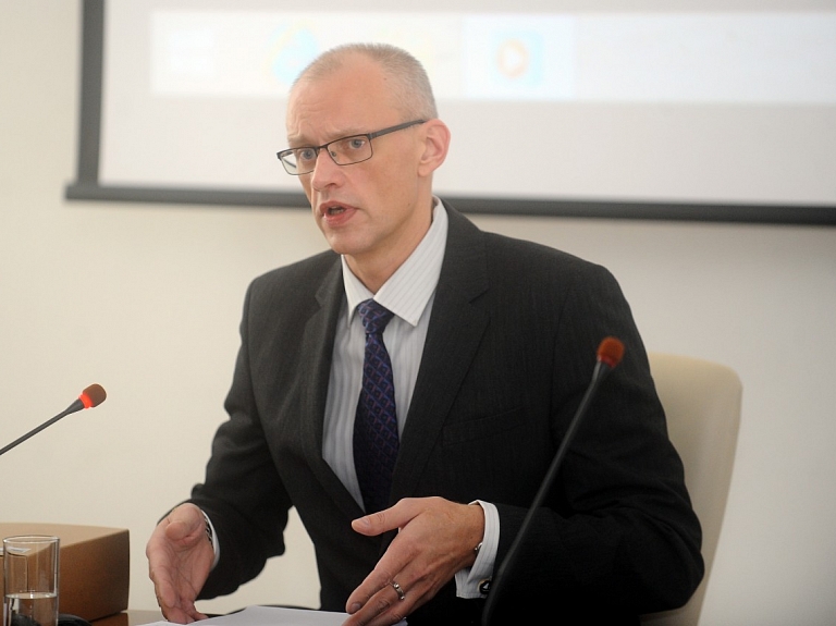Truksnis devies sen ieplānotā atvaļinājumā
