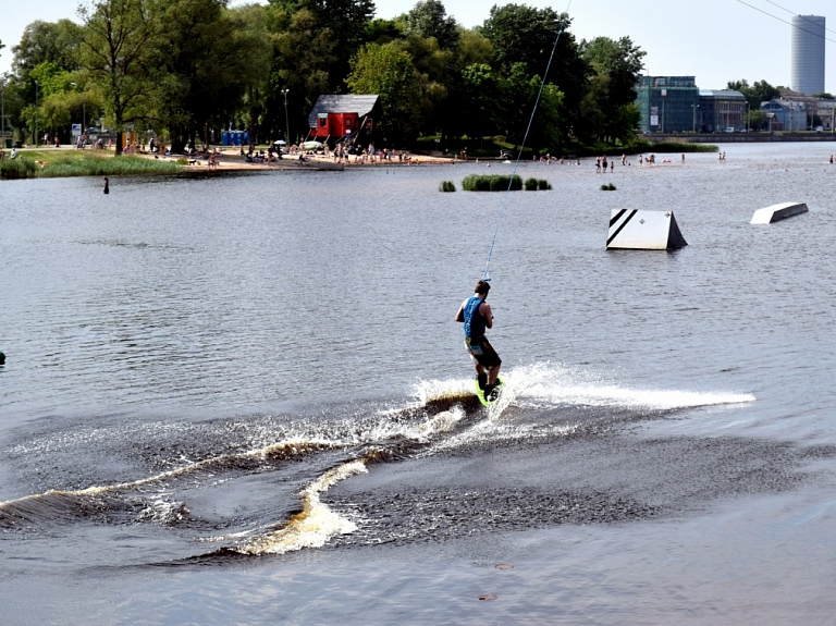 Alūksnes Pilssalas teritorijā būvēs veikparku