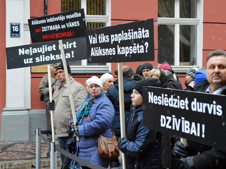 Iniciatīvu par Alūksnes slimnīcas saglabāšanu izbrāķē un nodod atpakaļ iesniedzējiem