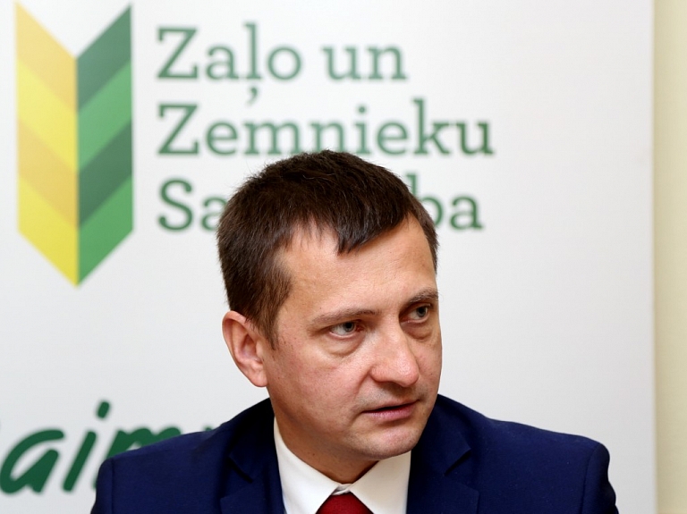 ZZS neesot informācijas, kas Jūrmalā bez saskaņojuma izvietojis 25 plakātus ar politiskā spēka reklāmu