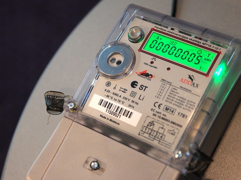Elektroapgāde traucēta vairākiem tūkstošiem "Sadales tīkla" klientu Alūksnē