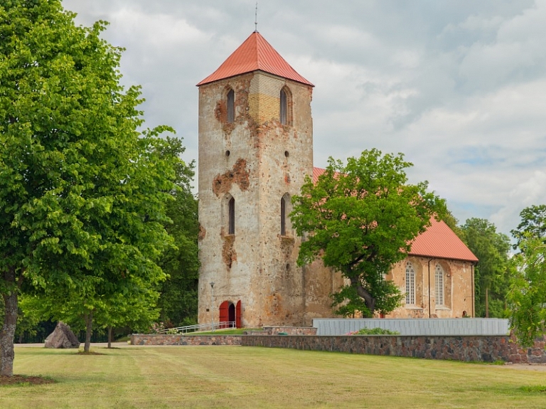 Lestenes luterāņu baznīca
