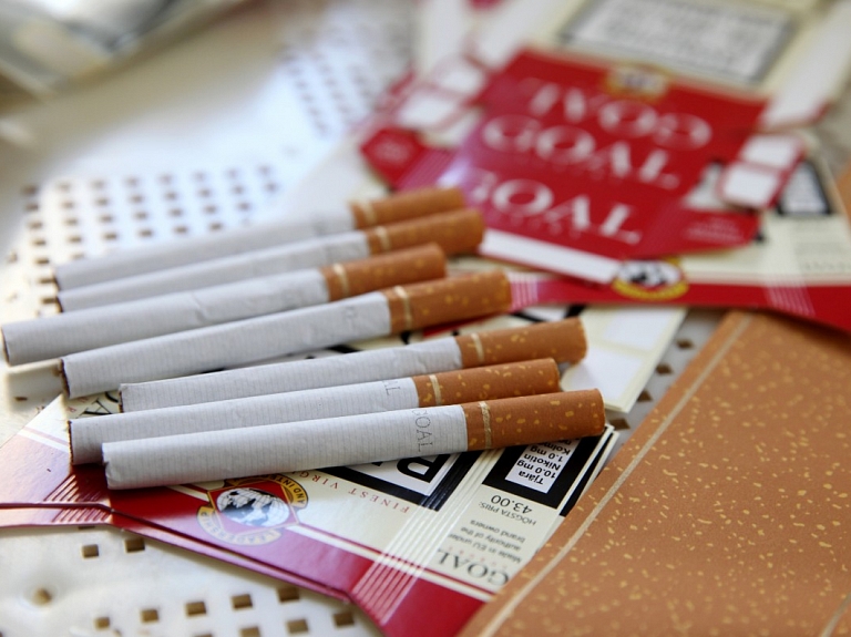 Alūksnes tiesai nodod lietu par 330 000 cigarešu nelegālu ievešanu Latvijā