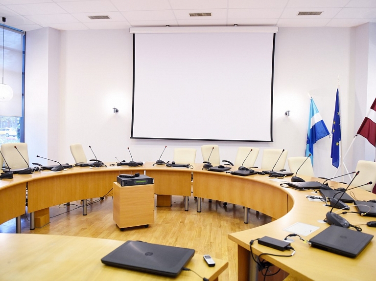 Jūrmalas domes koalīcija liedz opozīcijas deputātiem dalību trīs komitejās
