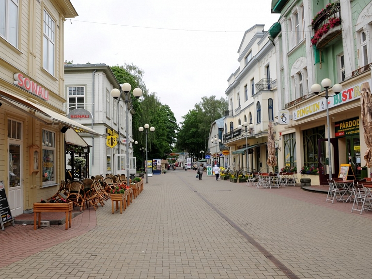Jomas ielas svētku laikā Jūrmalā noteikti satiksmes ierobežojumi