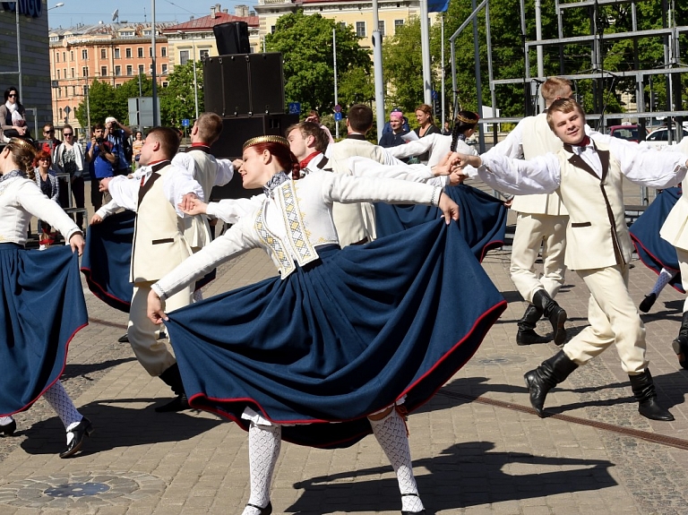 Deju kolektīvu konkursā "Ziemassvētku kauss 2017" Bauskā pulcēsies dejotāji no visas valsts